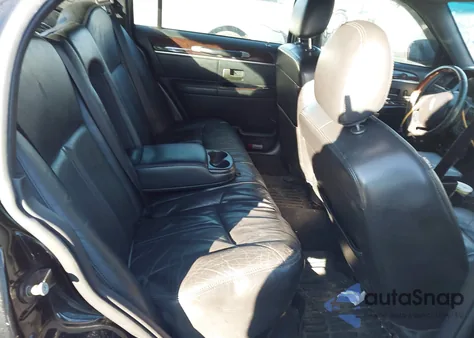 2006 Lincoln Town Car Signature Limited z USA, uszkodzony, nr VIN 1LNHM82V06Y614115